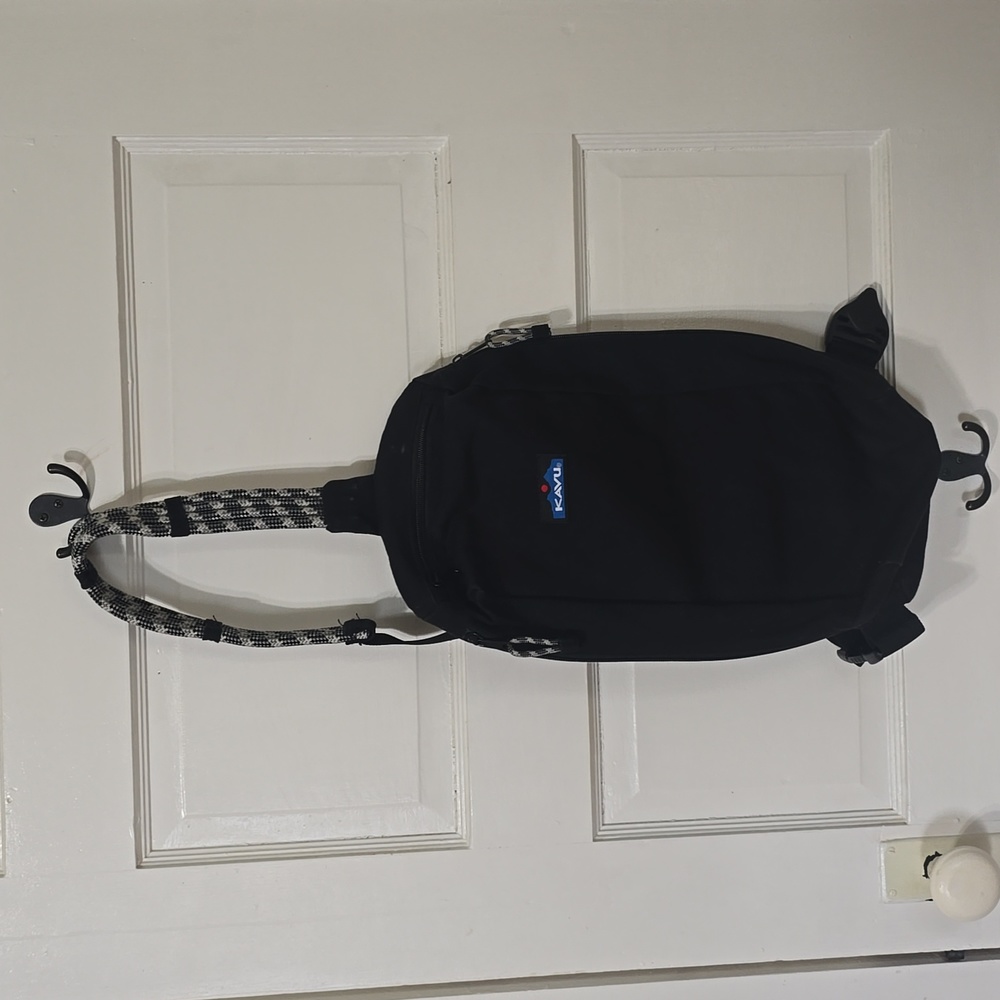 Kavu Rope Sling Zip up crossbody.